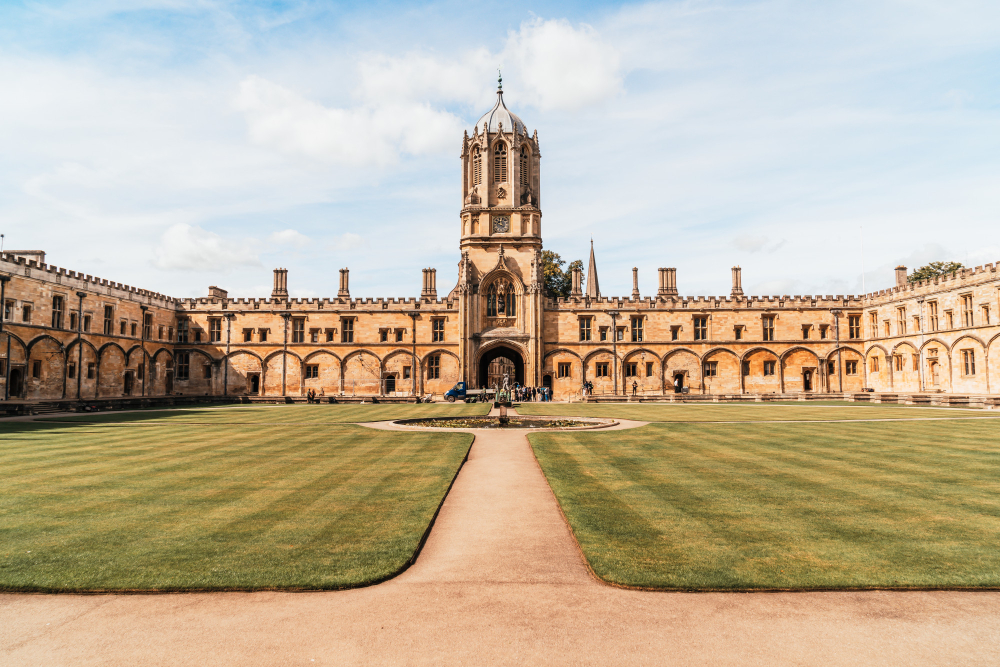 Book Tropes in der Maxton Hall Reihe: Set in College